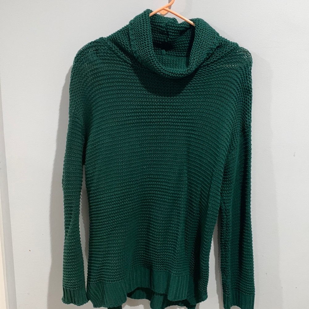 Green turtle neck sweater